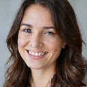 Portrait souriant d'une cliente satisfaite