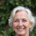 Portrait souriant d'une femme senior